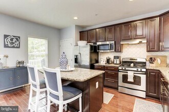 7359 Matchbox Alley in Elkridge, MD - Building Photo - Building Photo