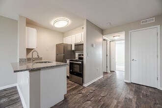 Eastpointe Lakes Apartments and Townhomes in Blacklick, OH - Foto de edificio - Building Photo