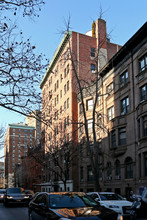 151 W 74th St in New York, NY - Foto de edificio - Building Photo
