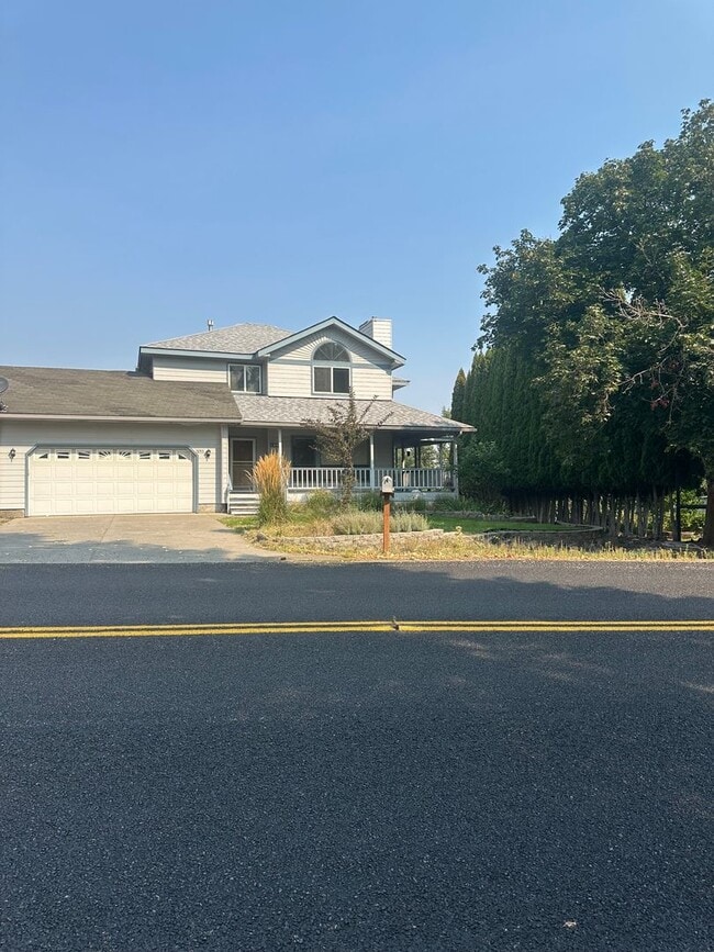 property at 1093 E Loch Haven Dr