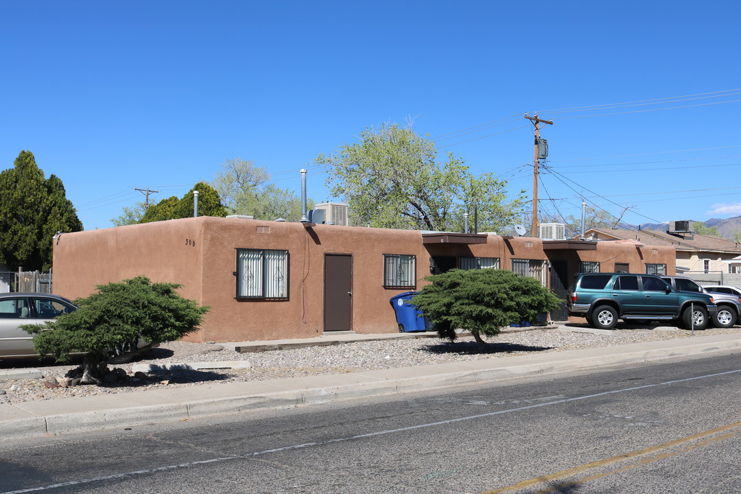 300 Louisiana Blvd NE in Albuquerque, NM - Building Photo