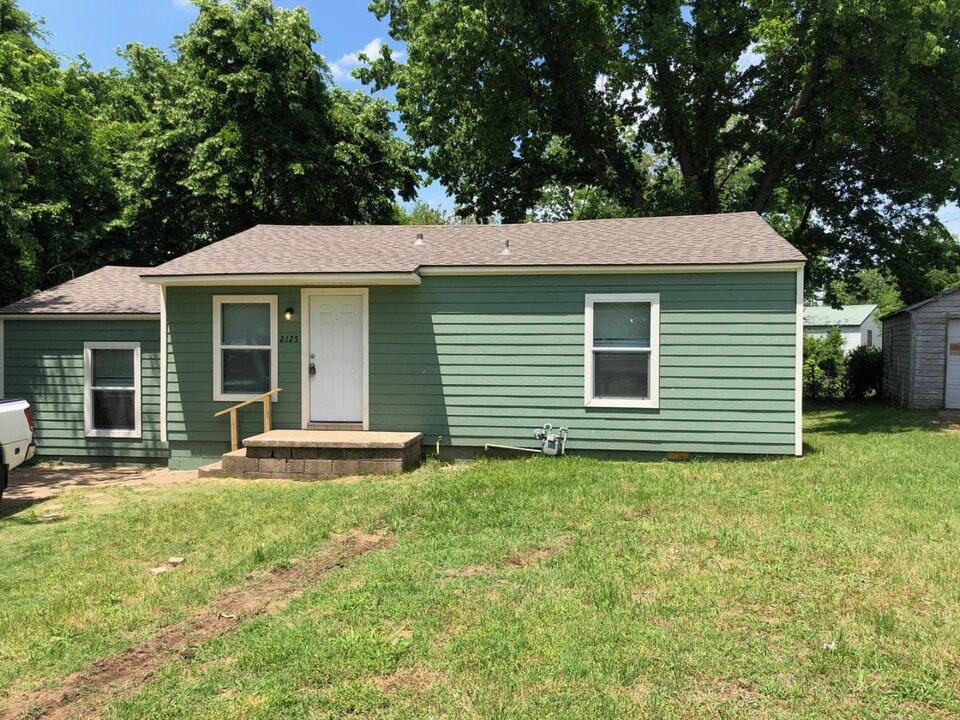 2125 E Reading St in Tulsa, OK - Building Photo