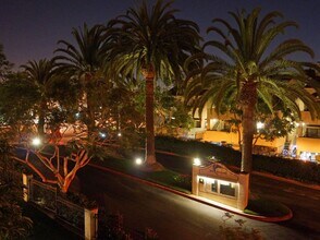 5032 Dorado Dr in Huntington Beach, CA - Building Photo - Building Photo