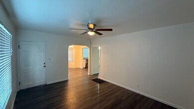 605 E Tulare Ave in Visalia, CA - Building Photo - Building Photo