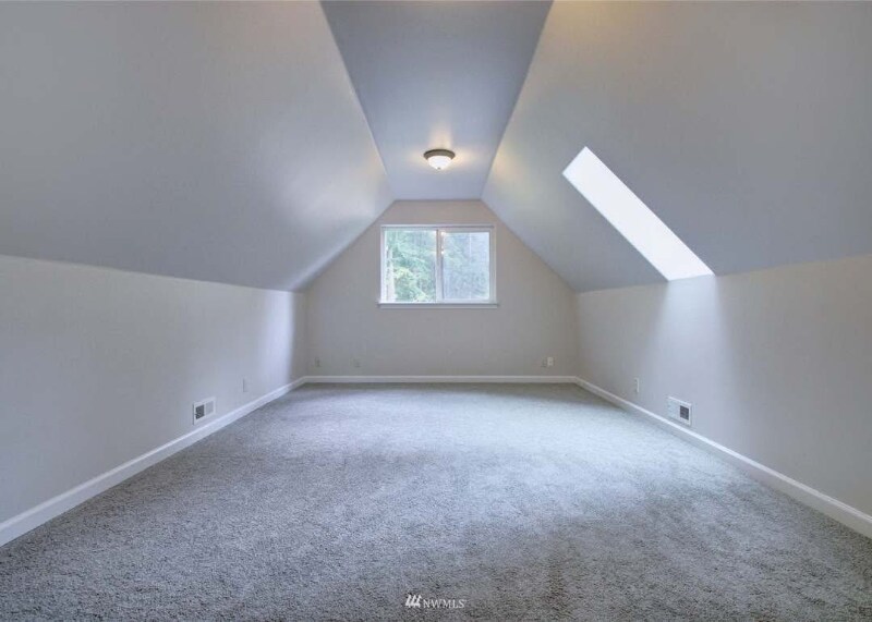 1 Tumbling Water Dr in Bellingham, WA - Building Photo