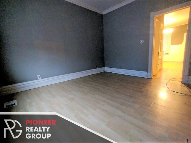 3252 N Lakewood Ave-Unit -3252-1 in Chicago, IL - Building Photo - Building Photo