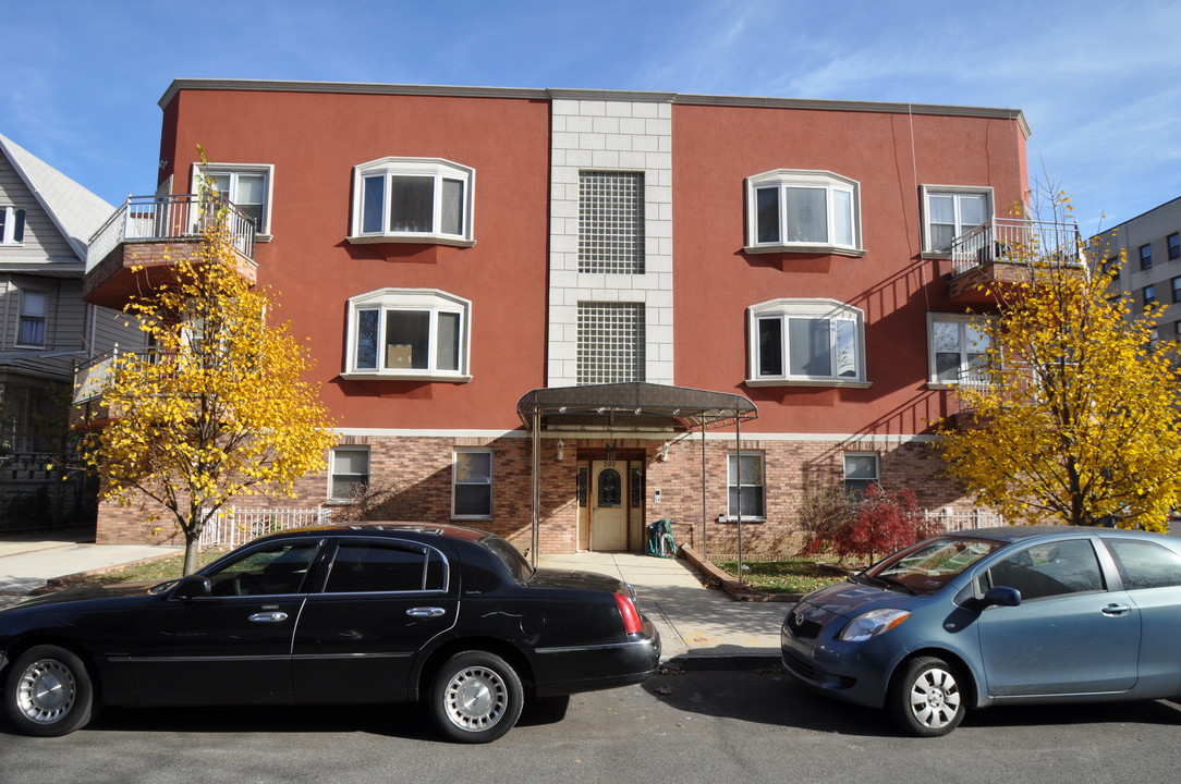 503 Beverly Rd in Brooklyn, NY - Building Photo