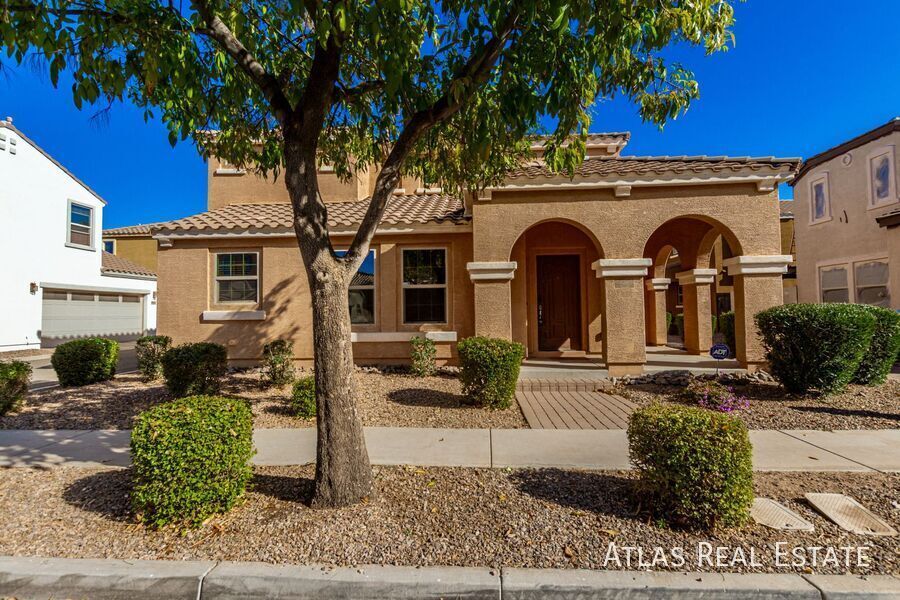 2227 S Buckaroo Trail in Gilbert, AZ - Building Photo