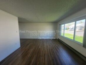 1003 Torbett St in Richland, WA - Building Photo - Building Photo
