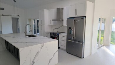 1191 NW 101st Way in Plantation, FL - Building Photo - Building Photo