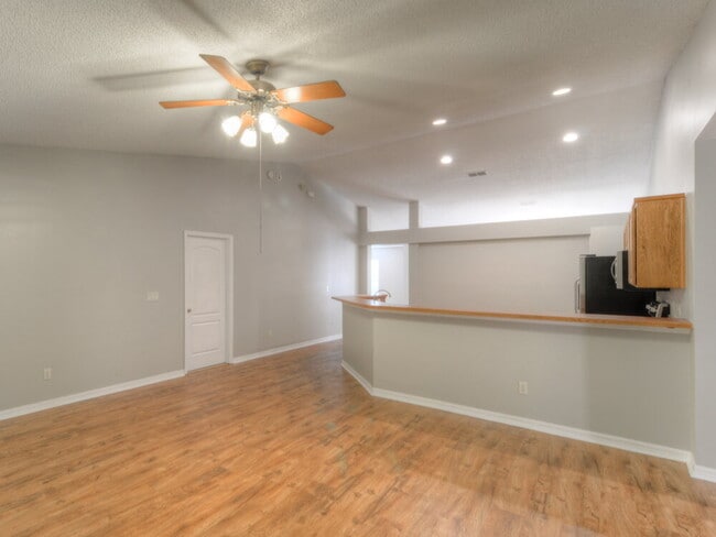 313 Johns Glen Dr in Jacksonville, FL - Foto de edificio - Building Photo