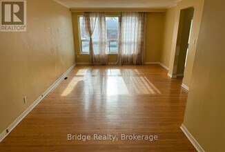 7075 Magic Ct in Mississauga, ON - Building Photo - Building Photo