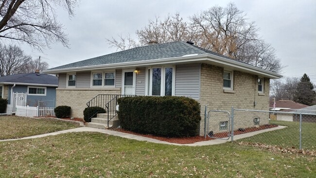 4052 S 76th St in Milwaukee, WI - Building Photo - Building Photo