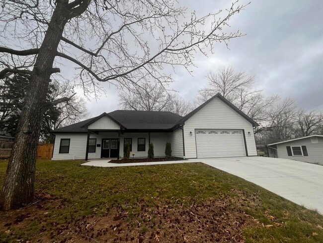 1020 Crestland Ave in Columbia, MO - Building Photo - Building Photo