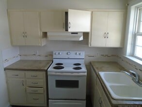 100 Spring Ave in Spring Lake, NC - Foto de edificio - Building Photo