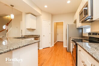 1431 Bern Dr in Spring Hill, TN - Foto de edificio - Building Photo