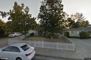 142 Cole Ave in Clovis, CA - Building Photo