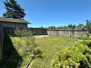2565 Wyatt Ln in Arcata, CA - Building Photo - Building Photo