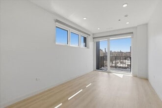 948 W Sunnyside Ave in Chicago, IL - Building Photo - Building Photo