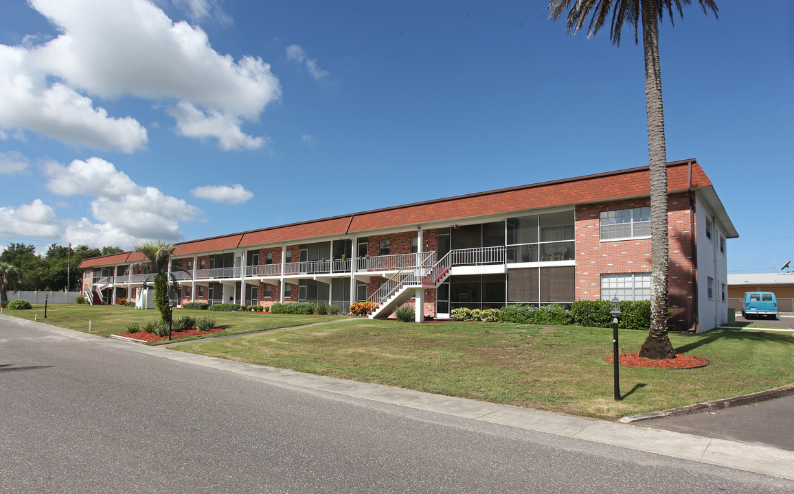 Lake Tarpon Apartments in Palm Harbor, FL - Foto de edificio