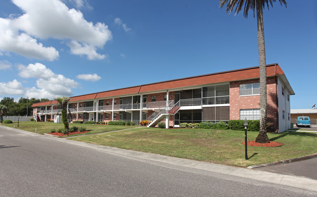 Lake Tarpon Apartments