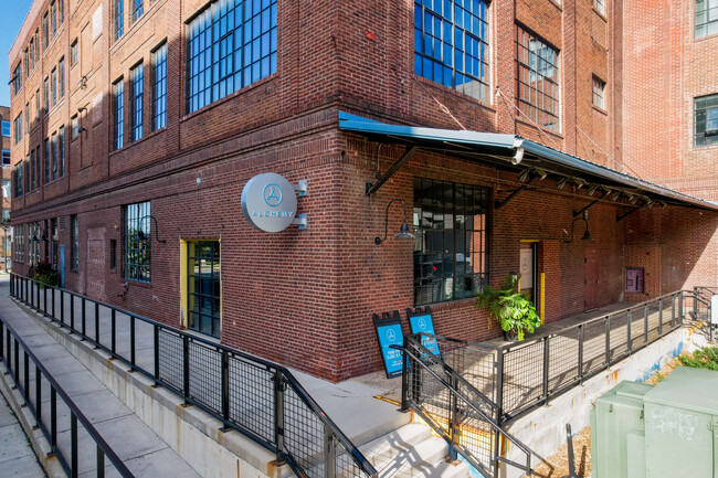 Gurley Lofts in Minneapolis, MN - Foto de edificio - Building Photo