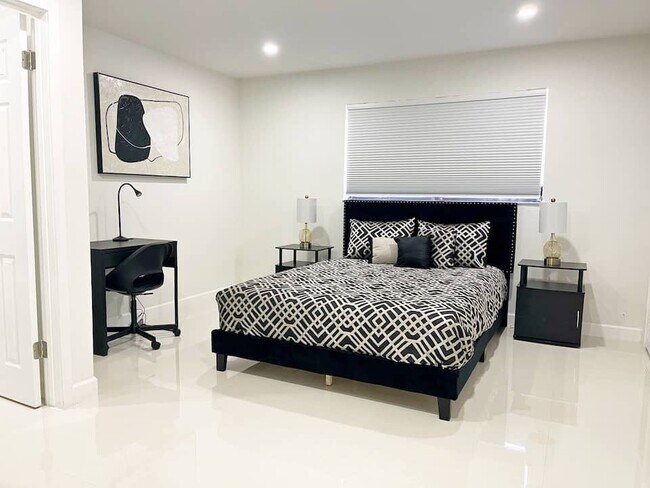 501 SW 25th Ave in Miami, FL - Building Photo - Building Photo