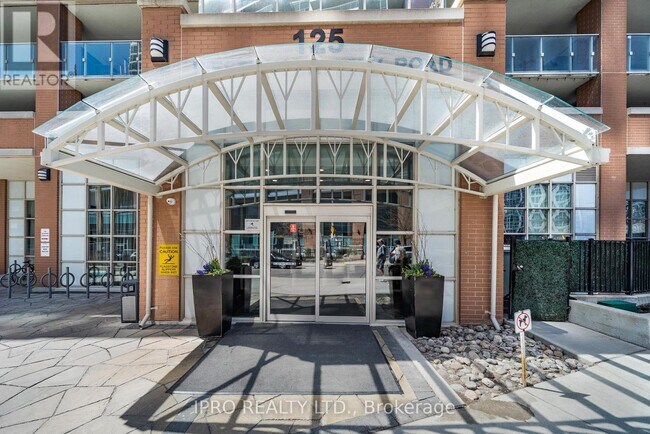 125-125 Western Battery Rd in Toronto, ON - Building Photo - Building Photo