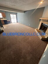 101-107 SW Oxford Pl in Lee's Summit, MO - Building Photo - Building Photo