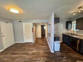 2702 May St in Cincinnati, OH - Building Photo - Building Photo