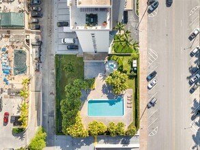 625 Biltmore Way in Coral Gables, FL - Foto de edificio - Building Photo