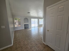 166 Skytop Dr in Henderson, NV - Building Photo - Building Photo