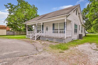 2835 Massey Tompkins Rd in Baytown, TX - Building Photo - Building Photo