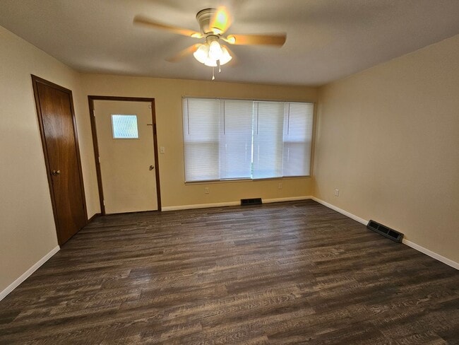 1716 E Bristol St in Elkhart, IN - Building Photo - Building Photo