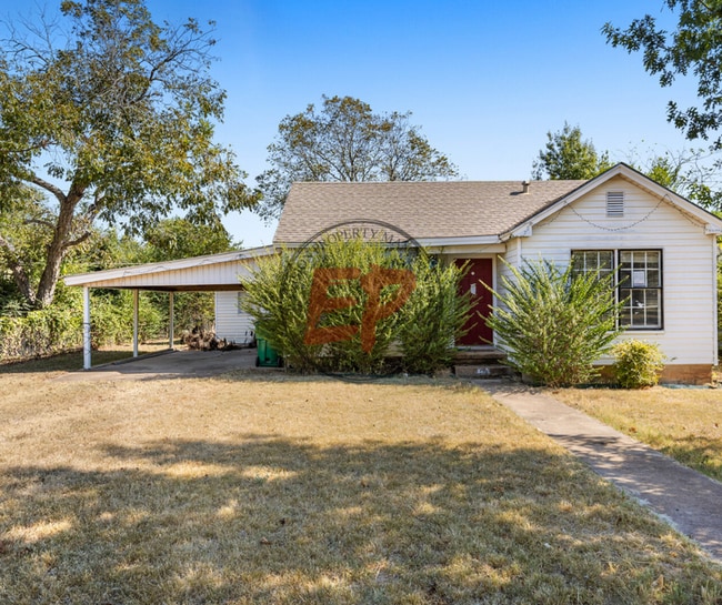 618 Adams Ave in McGregor, TX - Building Photo - Building Photo