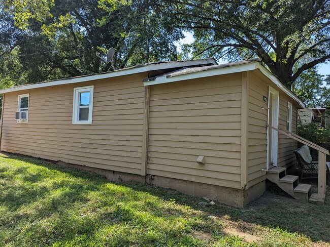 1808 W Davidson Ave in Gastonia, NC - Building Photo - Building Photo