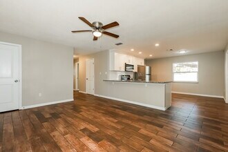 3014 N Pineway Dr in Plant City, FL - Building Photo - Building Photo