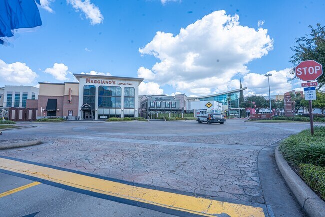 928 Memorial Village Dr in Houston, TX - Building Photo - Building Photo