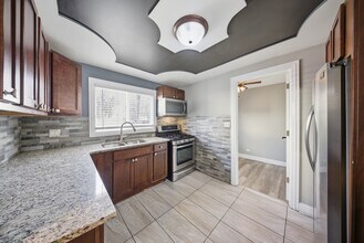 810 Superior St in Aurora, IL - Building Photo - Building Photo