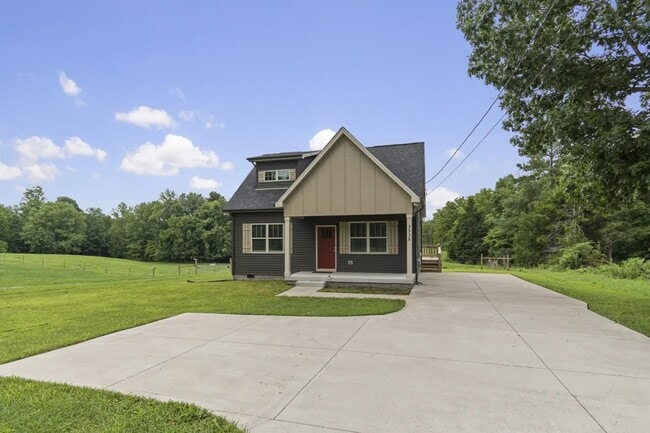 2528 TN-47 in Burns, TN - Building Photo - Building Photo