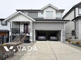 101B 101B Ave in Maple Ridge, BC - Building Photo