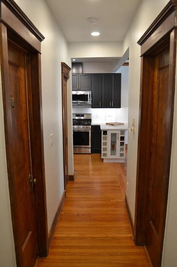 1200 W Waveland Ave, Unit 1 in Chicago, IL - Building Photo - Building Photo