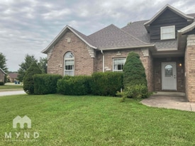 5622 N 11th Ave in Ozark, MO - Building Photo