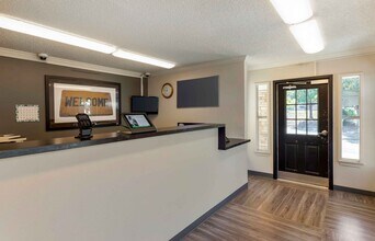 Furnished Studio-Denver - Aurora South in Aurora, CO - Foto de edificio - Building Photo