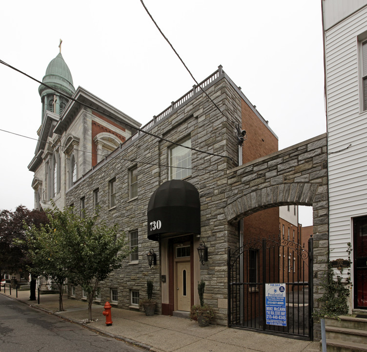 730 Montrose St in Philadelphia, PA - Building Photo