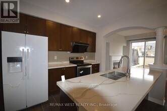 3 Earnshaw Dr in Markham, ON - Building Photo - Building Photo