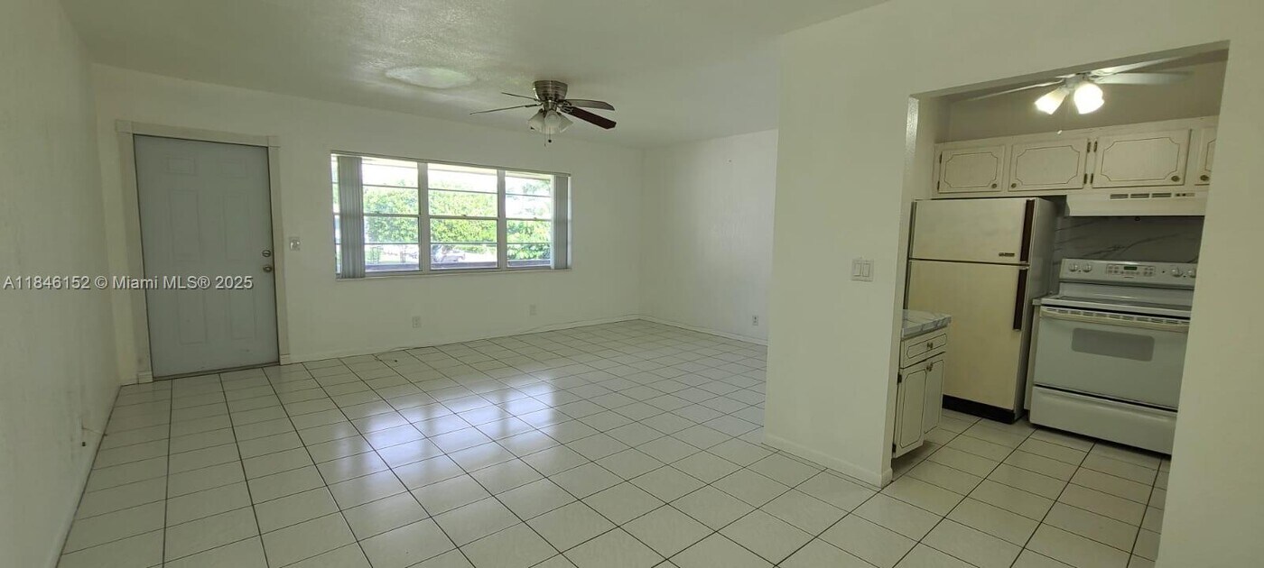 63 Waltham C in West Palm Beach, FL - Building Photo