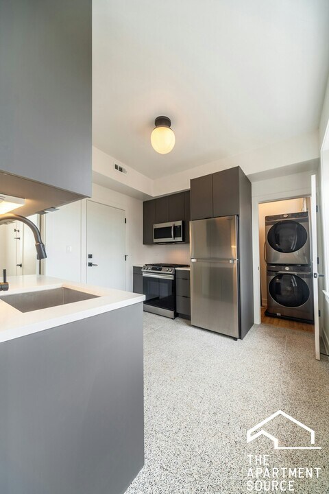 3051 W Medill Ave-Unit -1B in Chicago, IL - Building Photo