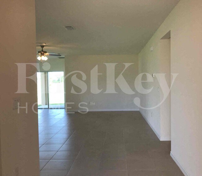 625 SW 25th Terrace in Cape Coral, FL - Building Photo - Building Photo