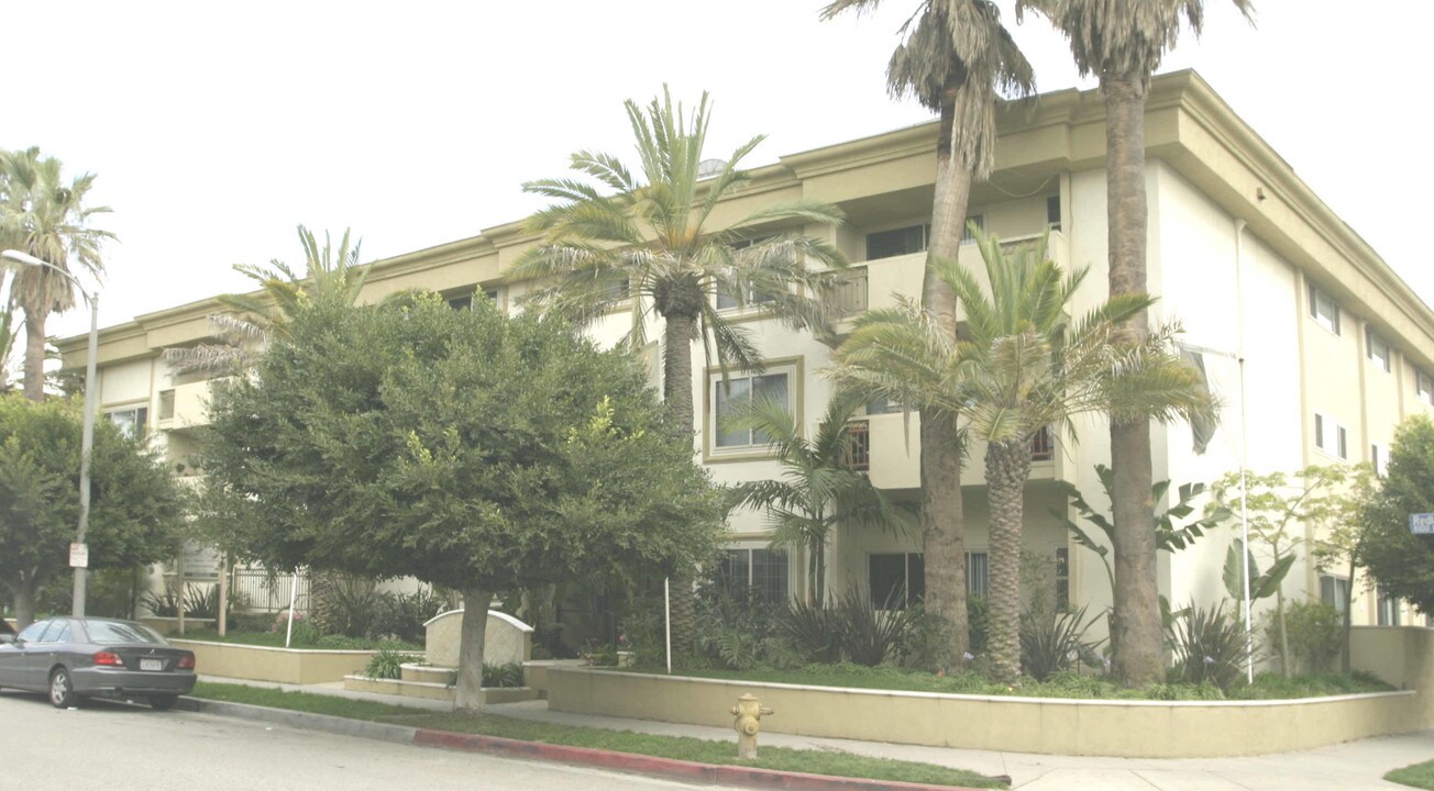 8170 Redlands St in Playa Del Rey, CA - Foto de edificio